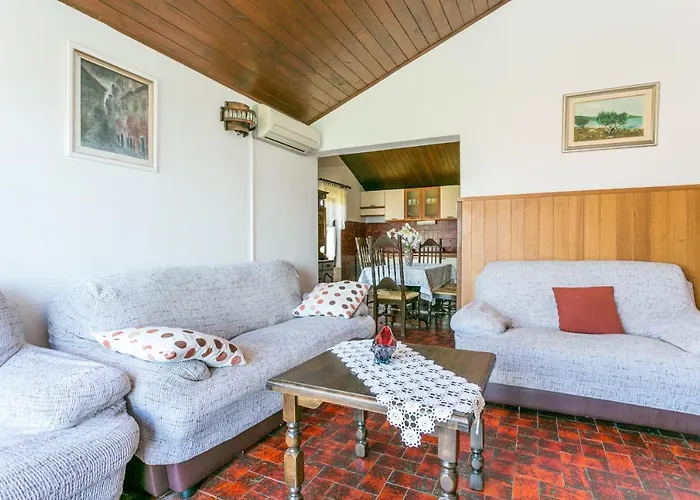 Mirca 732b Apartment Mirce