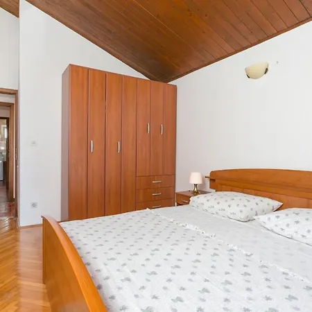 Mirca 732b Apartman Mirca (Brac)